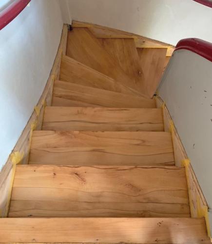 Renovierung einer Treppe aus Buchenholz